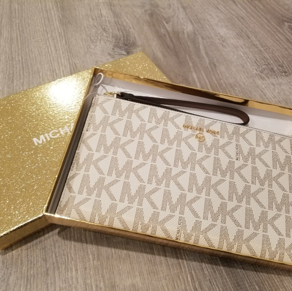 Michael Kors Clutch/Wristlet - Picture 1 of 6